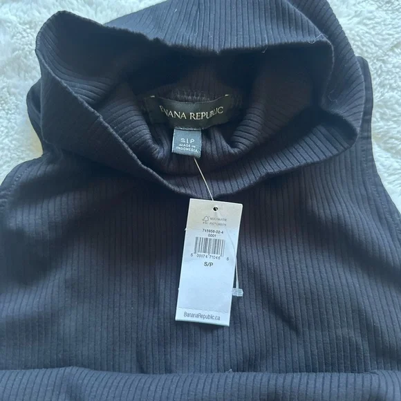 Banana Republic Ribbed Black Top - Picture 2 of 3